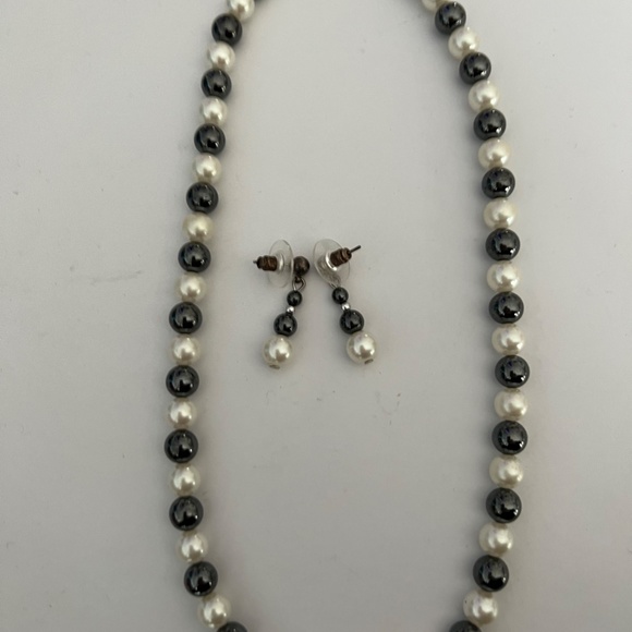 Vintage Faux Glass Pearls necklace Earrings - Picture 10 of 10